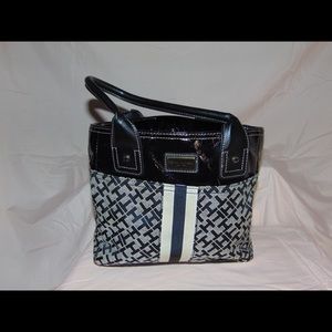 Tommy Hilfiger shoulder bag. Good condition,medium size.
